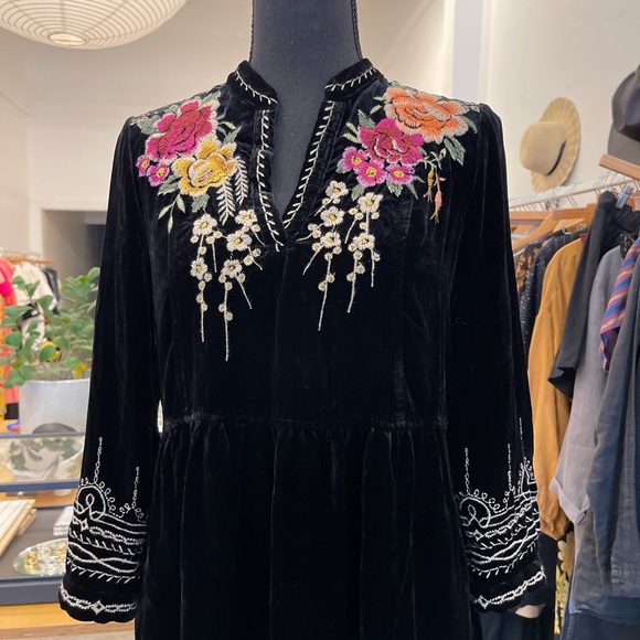 Johnny Was black velvet embroidered dress size XS - Picture 8 of 12